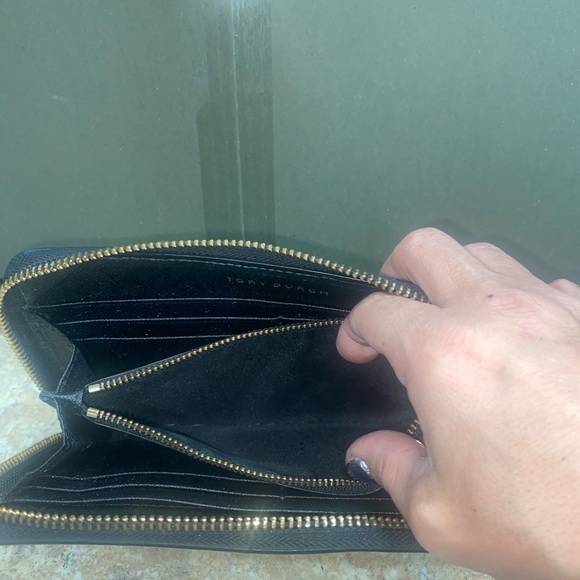 EUC Tory Burch Black Wallet - Picture 11 of 15